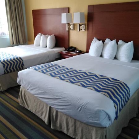 Travelodge By Wyndham Бишъп Екстериор снимка