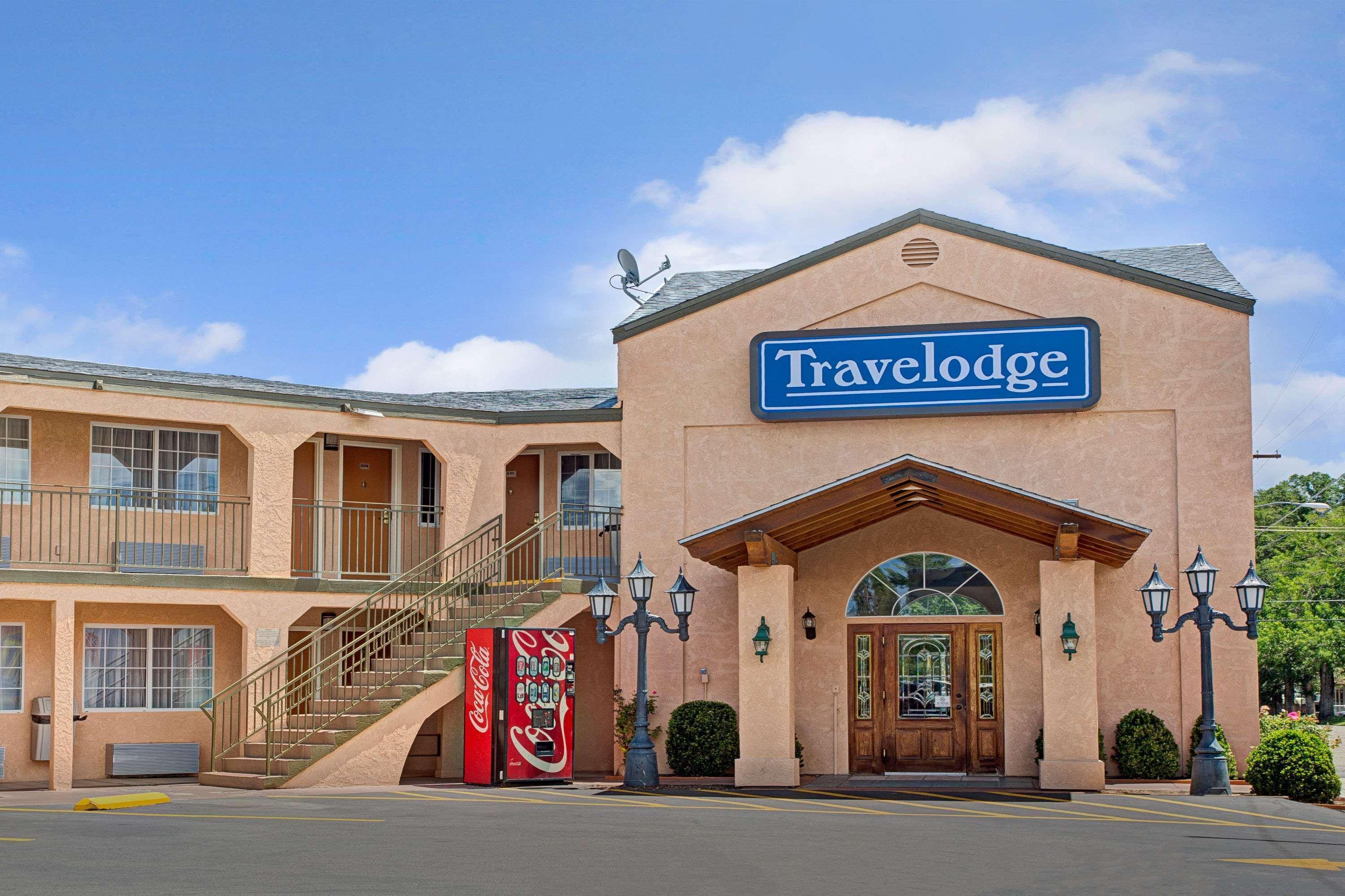 Travelodge By Wyndham Бишъп Екстериор снимка