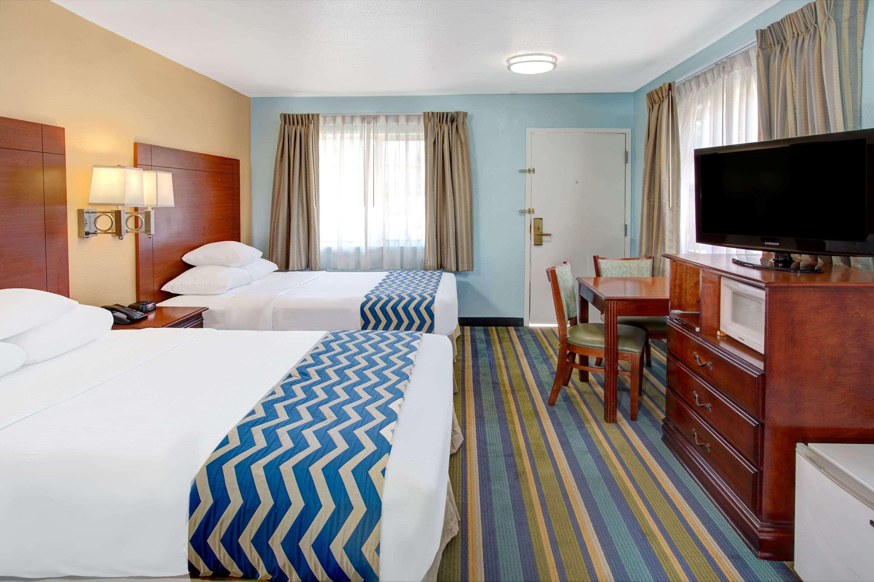 Travelodge By Wyndham Бишъп Екстериор снимка