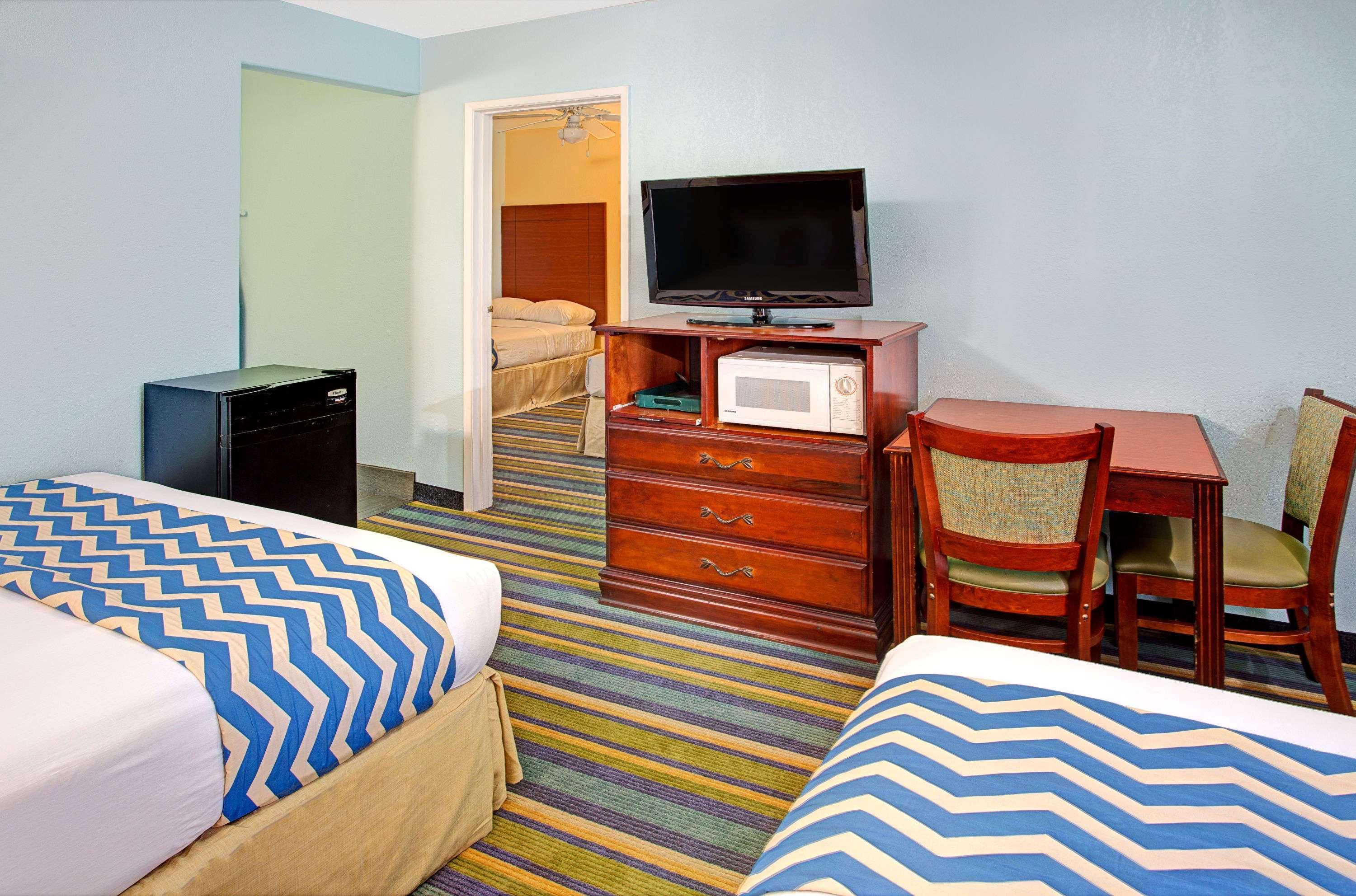 Travelodge By Wyndham Бишъп Екстериор снимка
