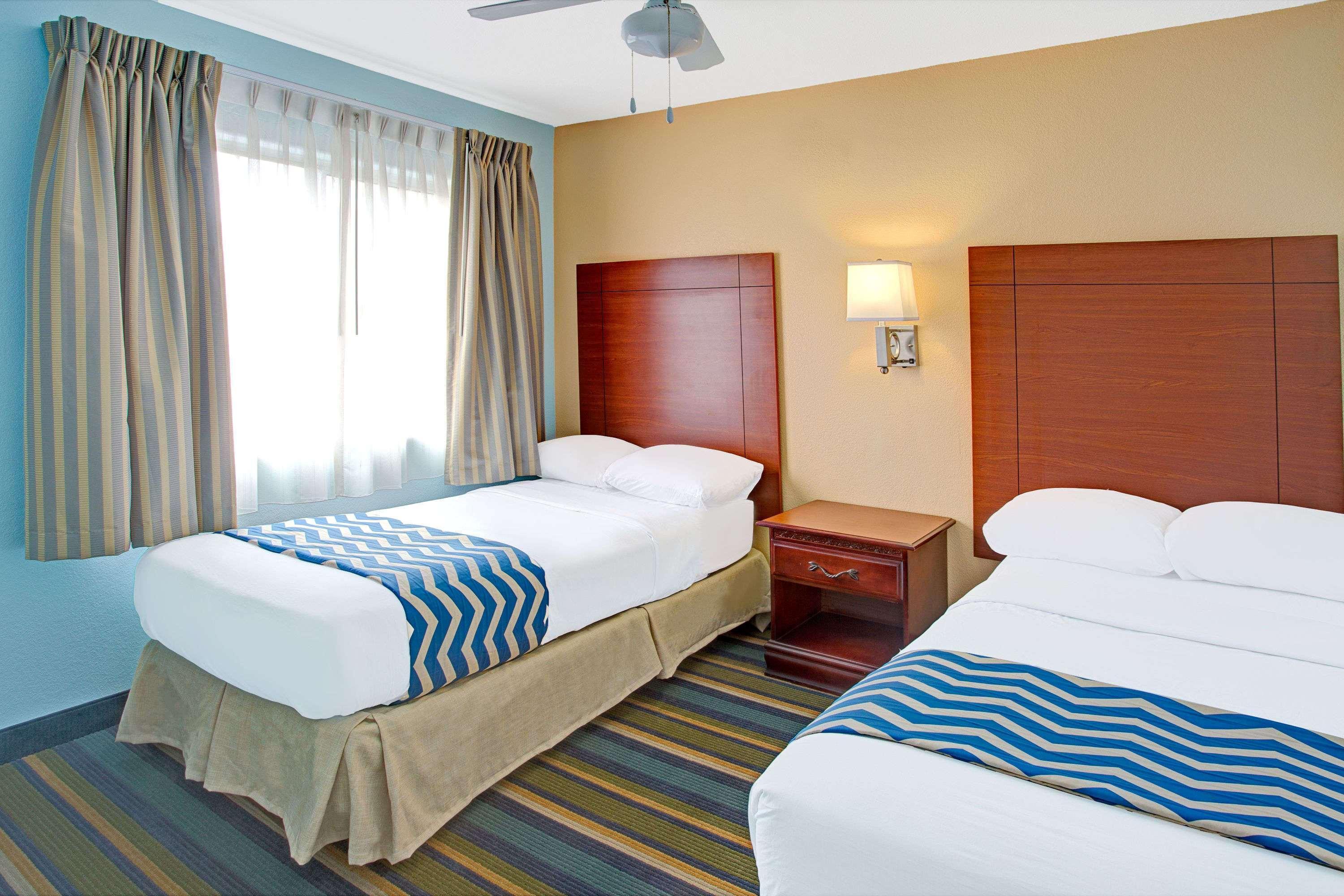 Travelodge By Wyndham Бишъп Екстериор снимка